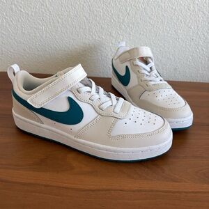 Nike court borough 2 low kids sneaker size 2